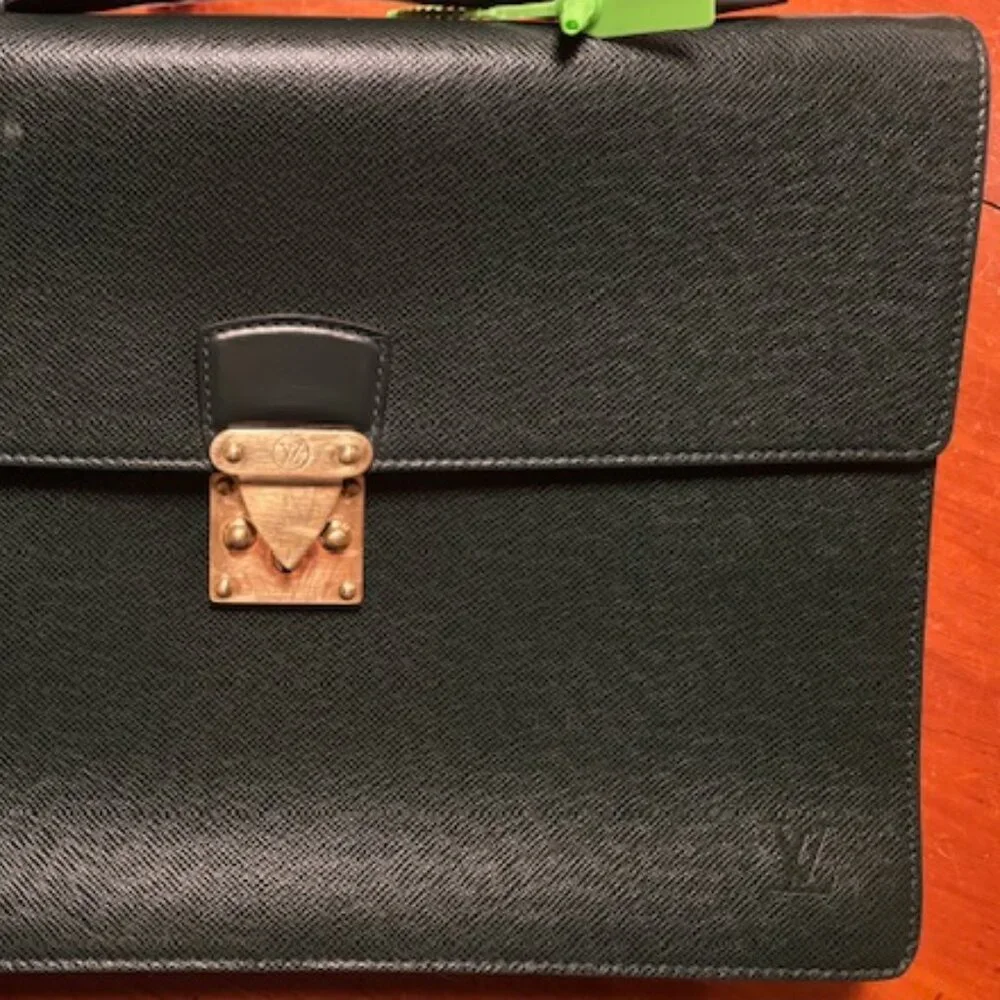 😘LV Taiga Serviette Kourad Epicea Green Briefcase💚 - Picture 4 of 16